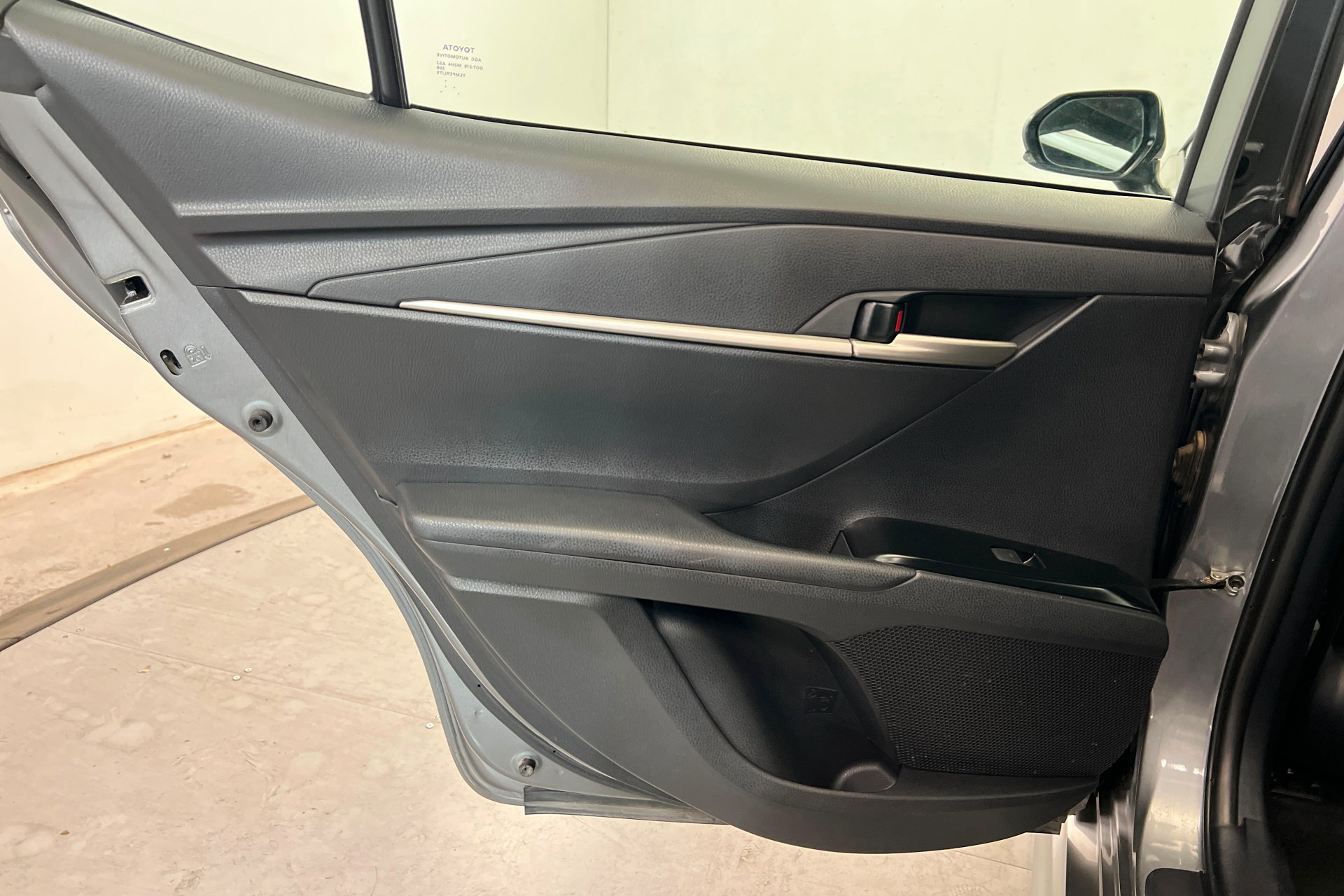 Used 2025 Toyota Camry SE FWD image 19