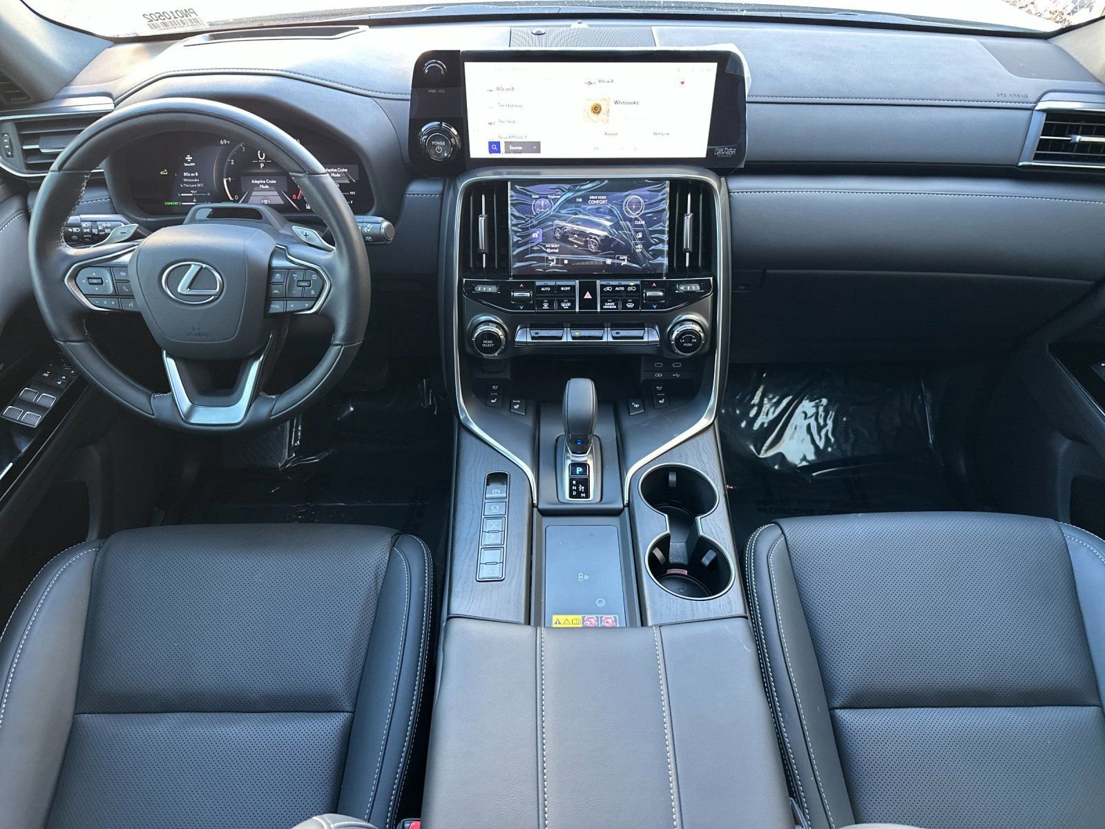 Used 2026 Lexus LX 700h Luxury image 15