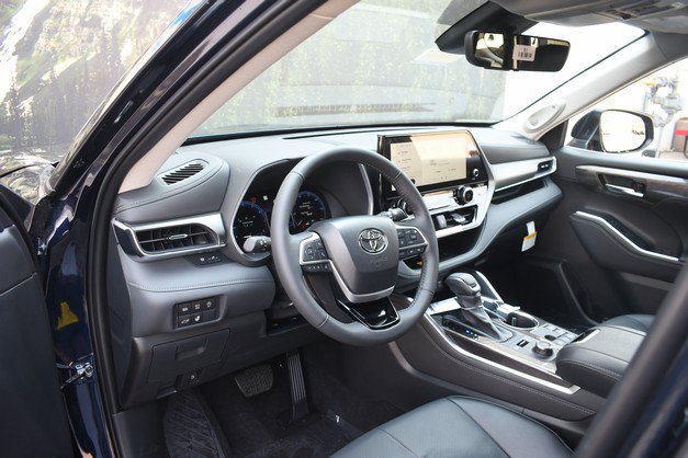 New 2026 Toyota Highlander Limited AWD/4WD image 6