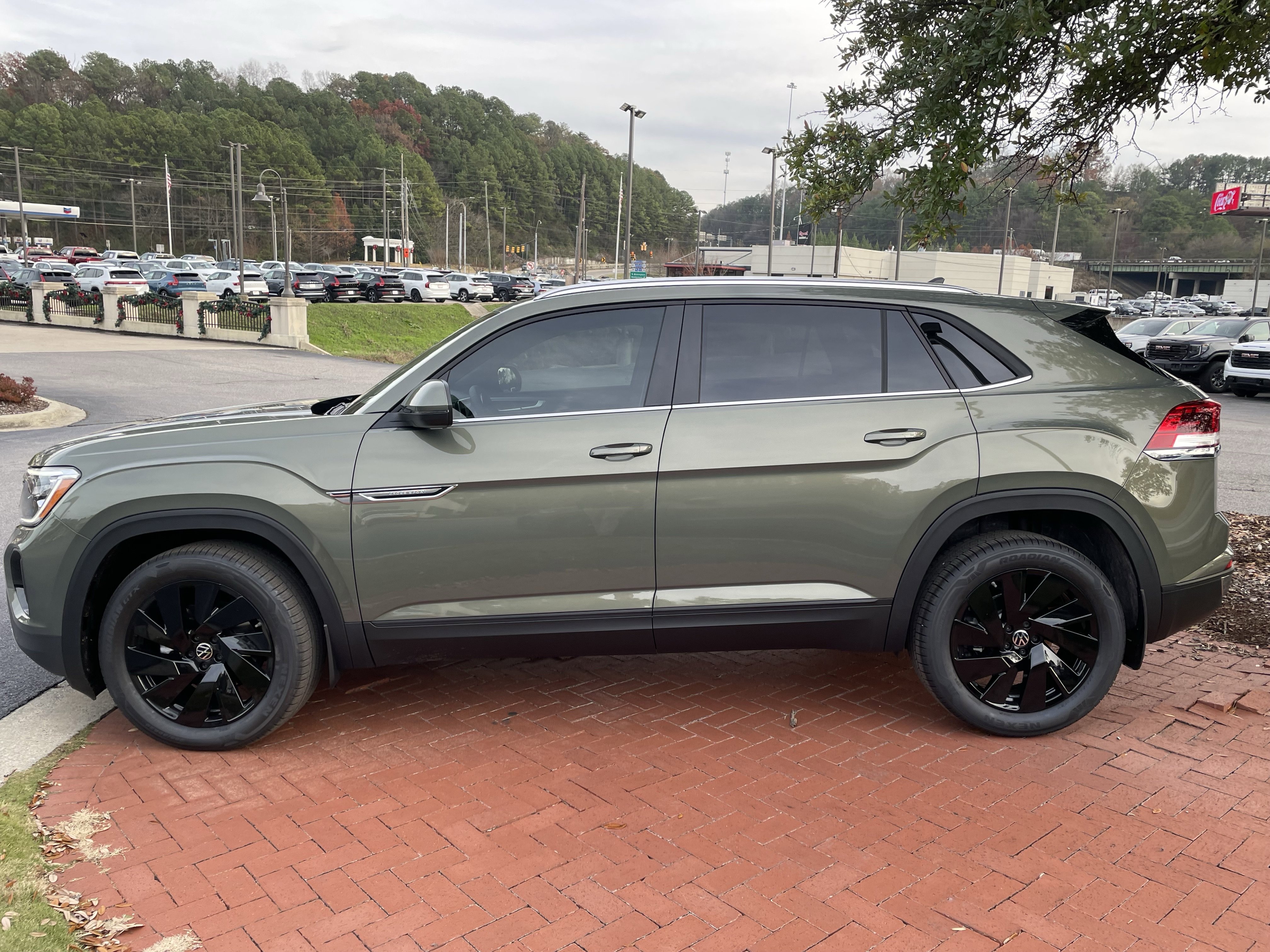 New 2026 Volkswagen Atlas Cross Sport SE image 7
