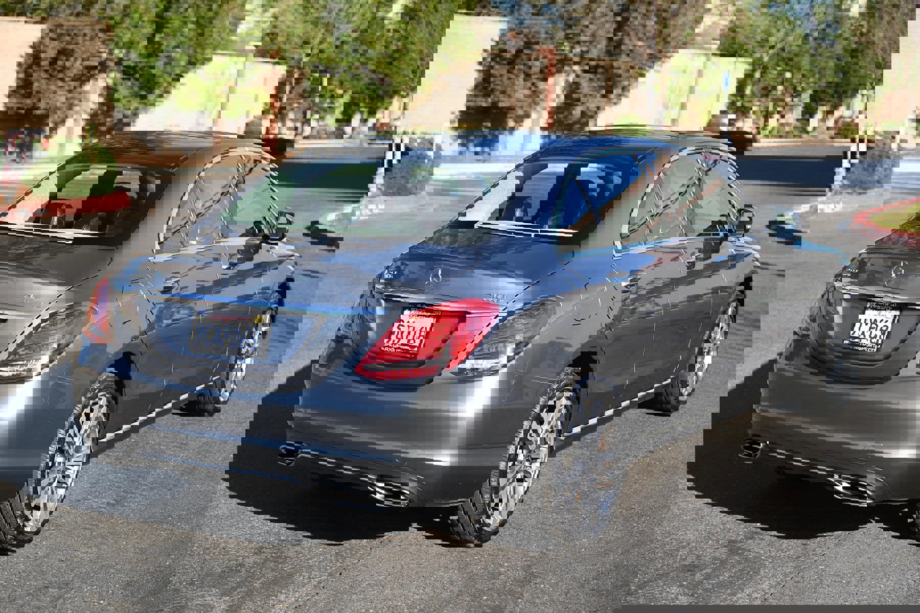 Used 2018 Mercedes-Benz C 300 4MATIC Sedan image 4