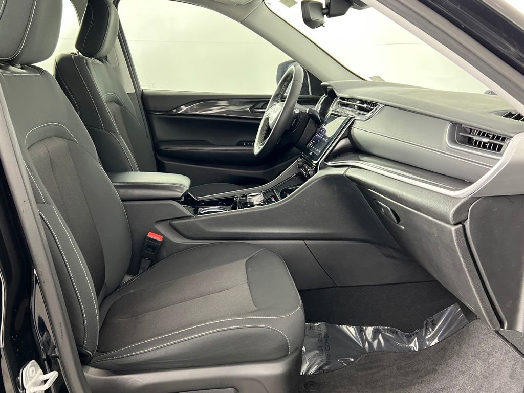 Used 2023 Jeep Grand Cherokee Laredo image 19