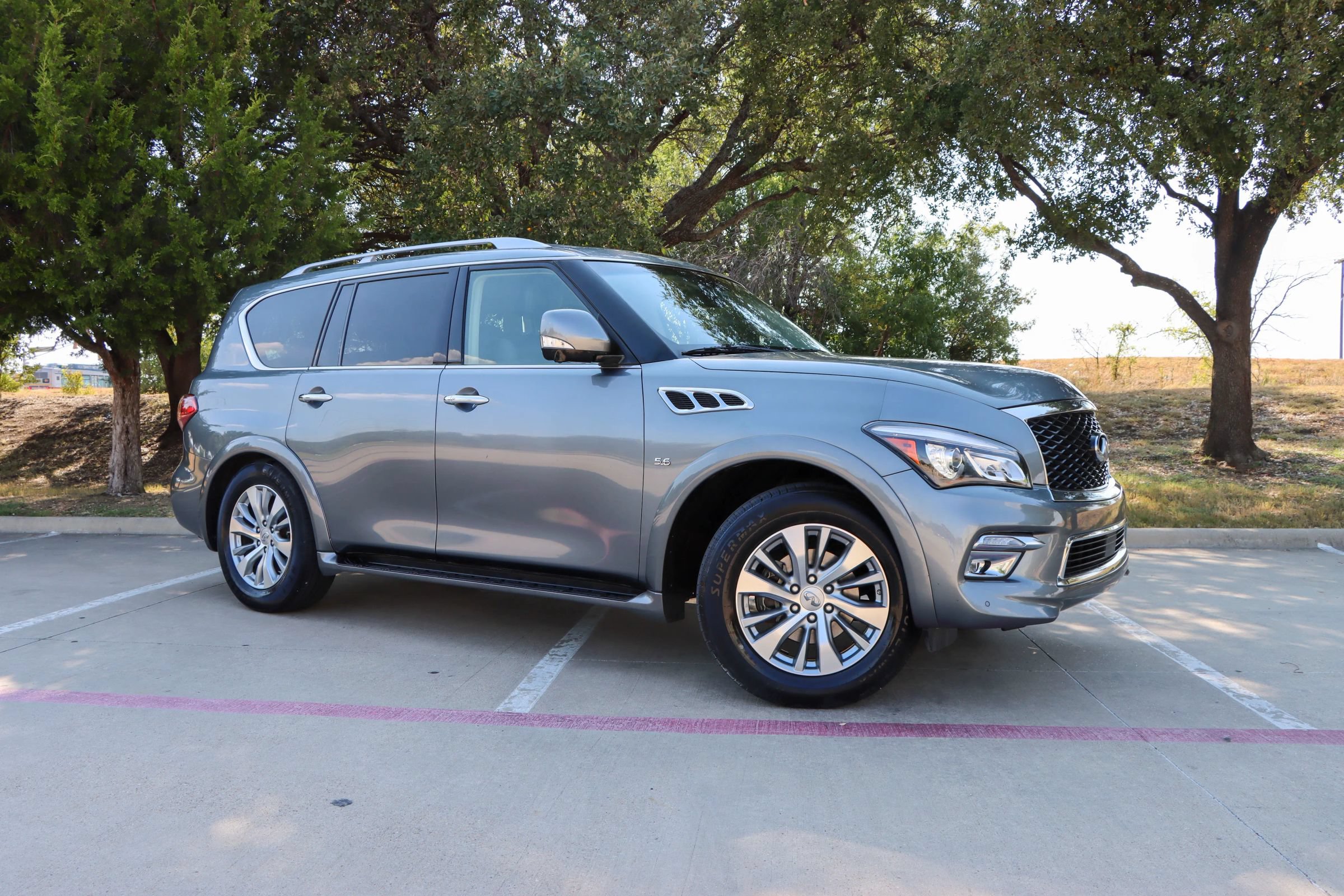 Used 2017 INFINITI QX80 4WD image 1