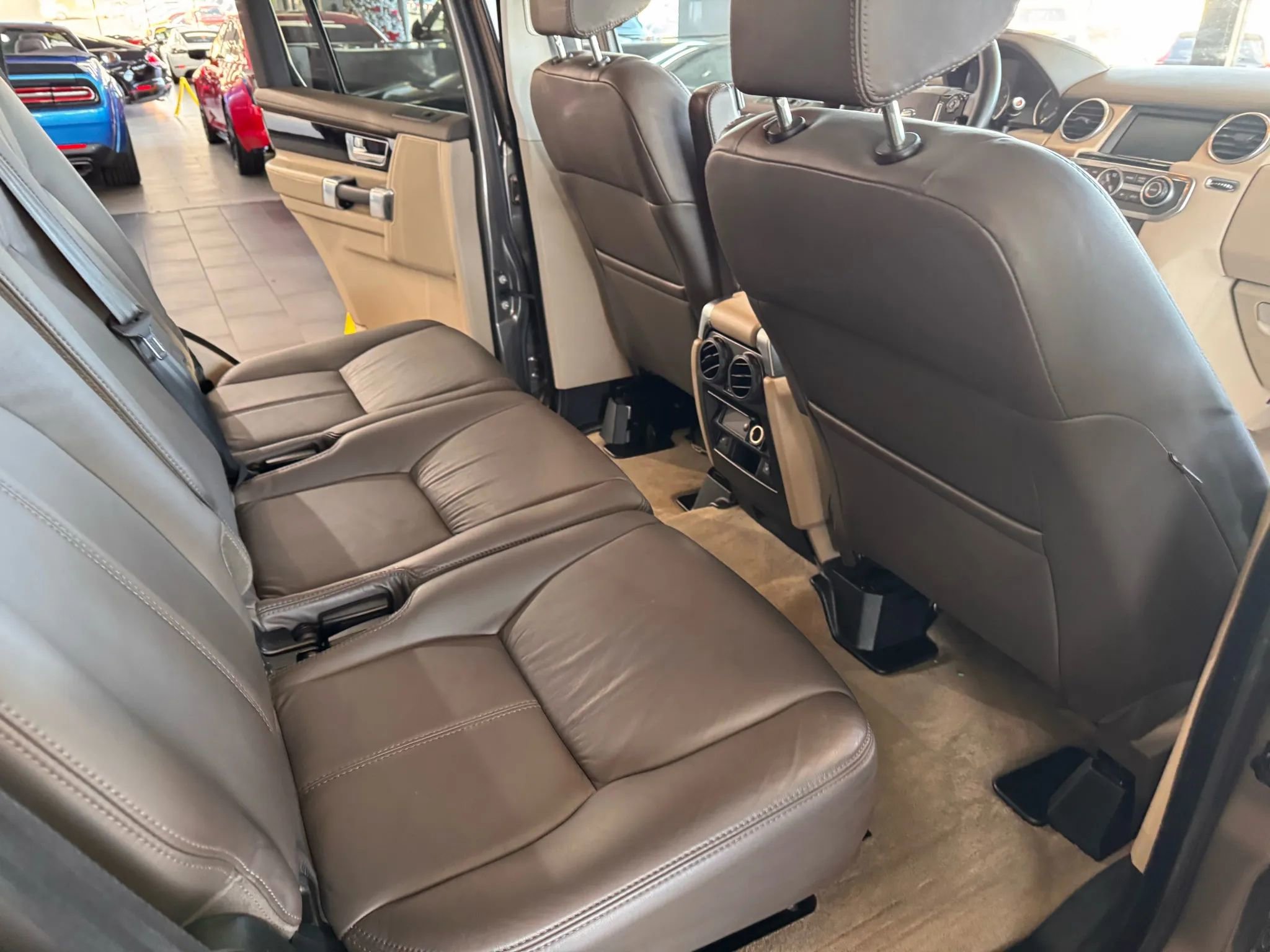 Used 2016 Land Rover LR4 HSE LUX image 15