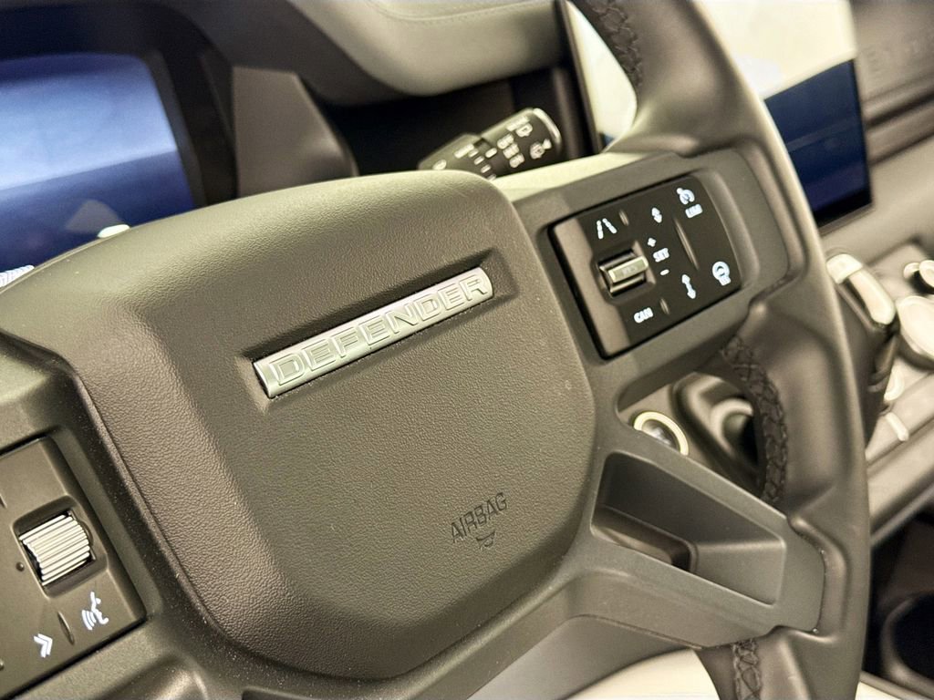 Used 2025 Land Rover Defender 110 X-Dynamic SE AWD/4WD image 19