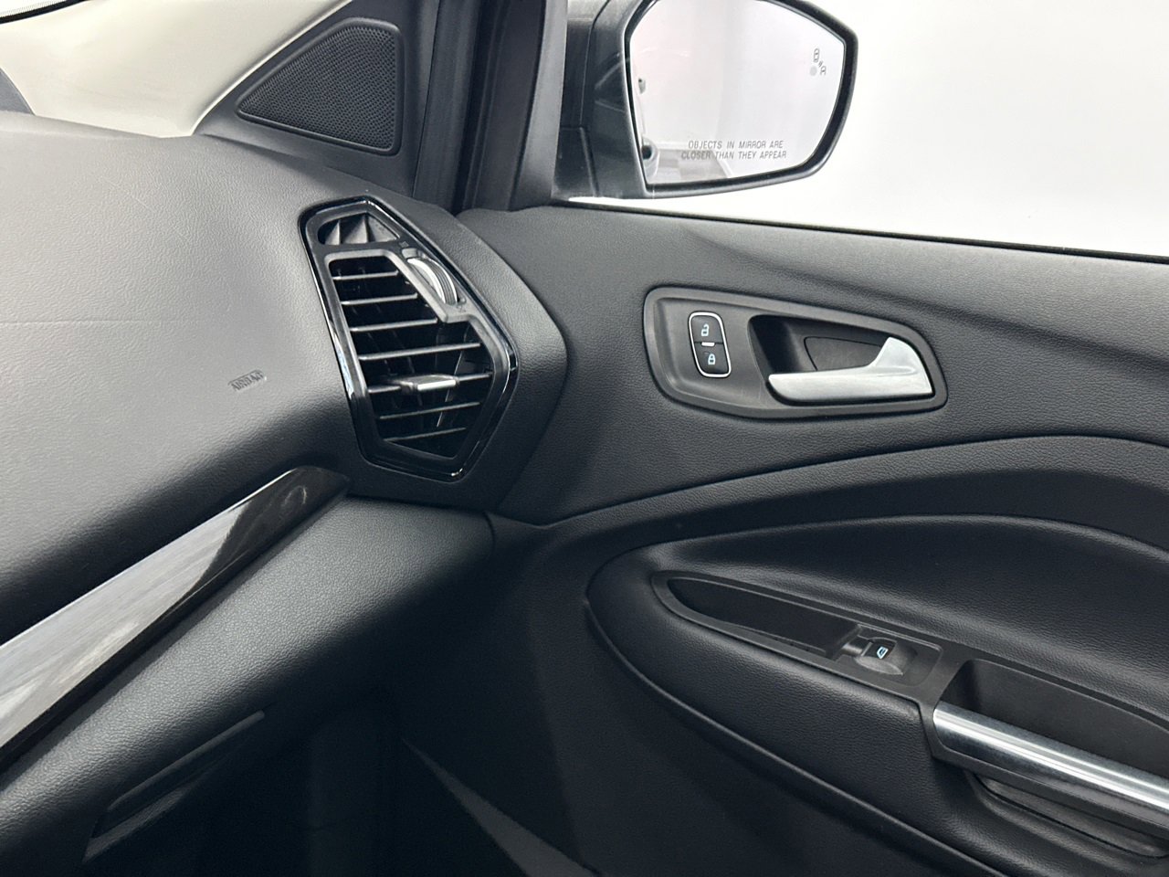 Used 2019 Ford Escape Titanium image 33