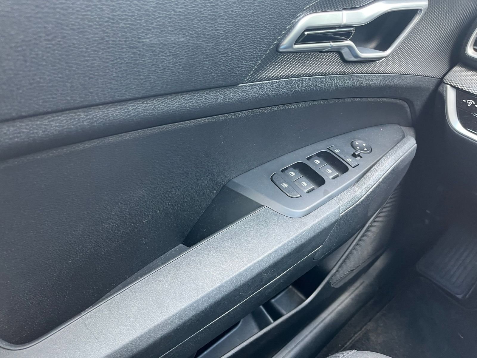 Used 2025 Kia Sportage LX FWD image 18
