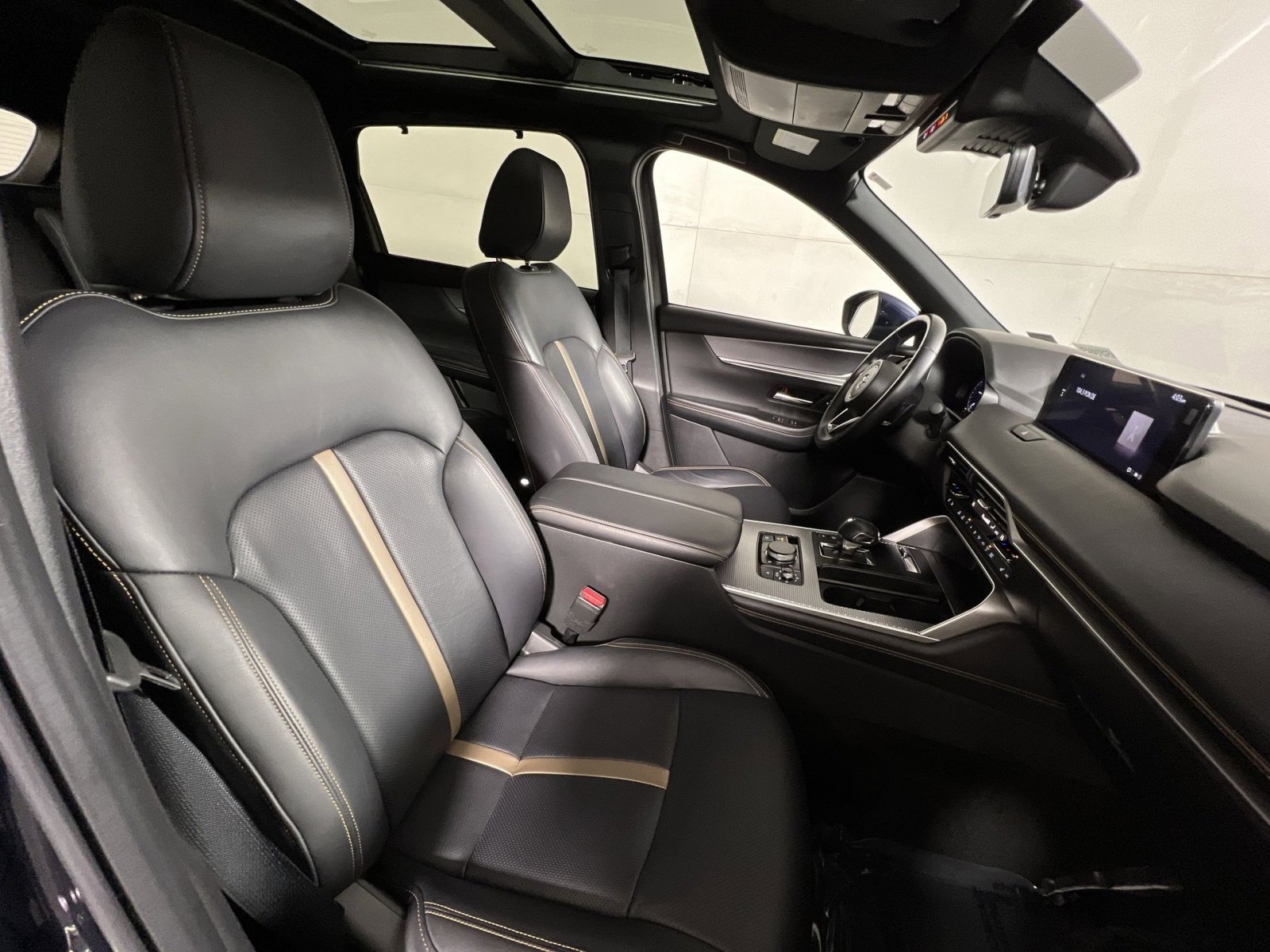 Used 2024 MAZDA CX-90 3.3 Turbo S w/ Premium Package image 28