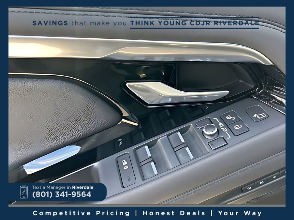 Used 2020 Land Rover Range Rover Evoque SE image 20