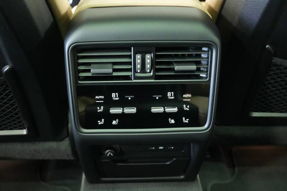 Certified 2025 Porsche Cayenne S AWD/4WD image 25