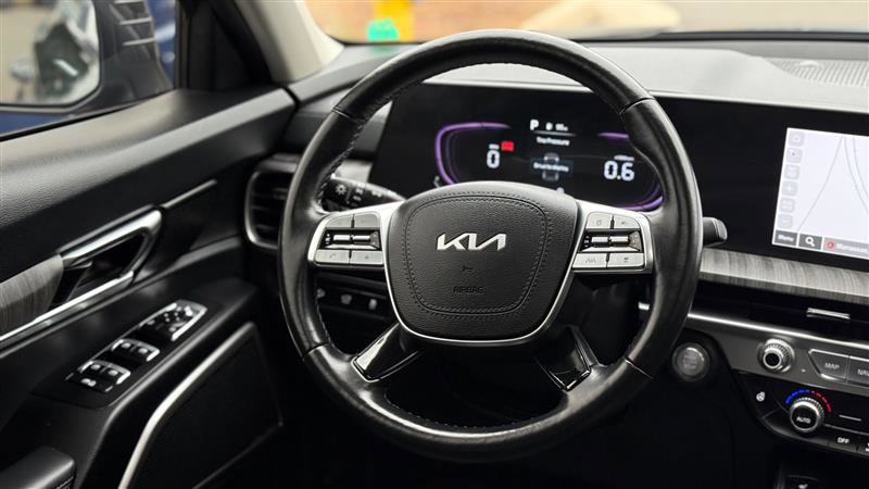 Used 2024 Kia Telluride EX w/ EX Captain's Chair Package image 22