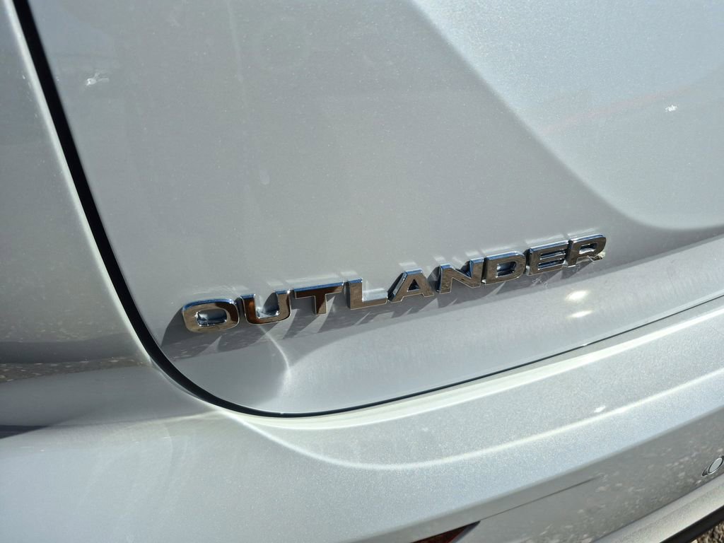 New 2026 Mitsubishi Outlander ES FWD image 13