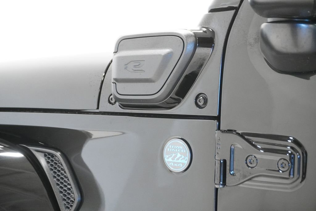 Certified 2025 Jeep Wrangler Unlimited Sahara w/ Safety Group image 8