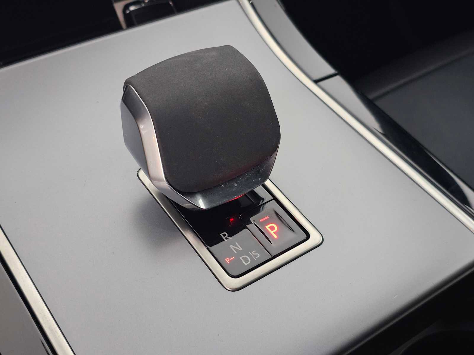 Used 2025 Land Rover Range Rover Velar S AWD/4WD image 30