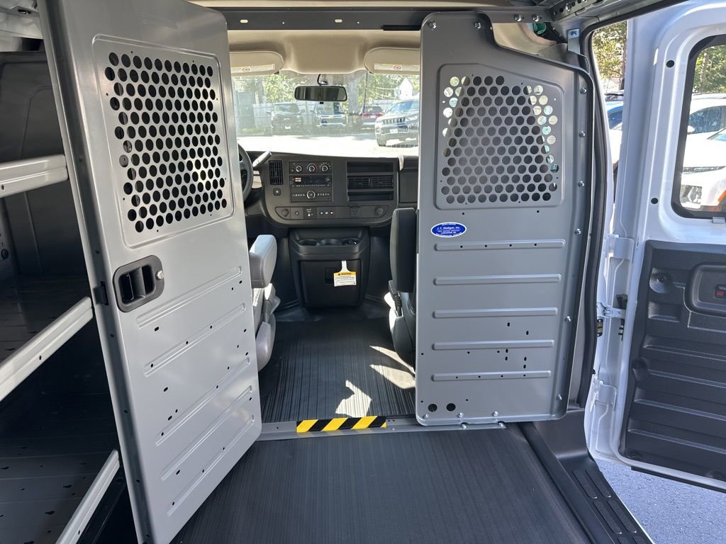 New 2025 Chevrolet Express 2500 Work Van w/ Driver Convenience Package image 26