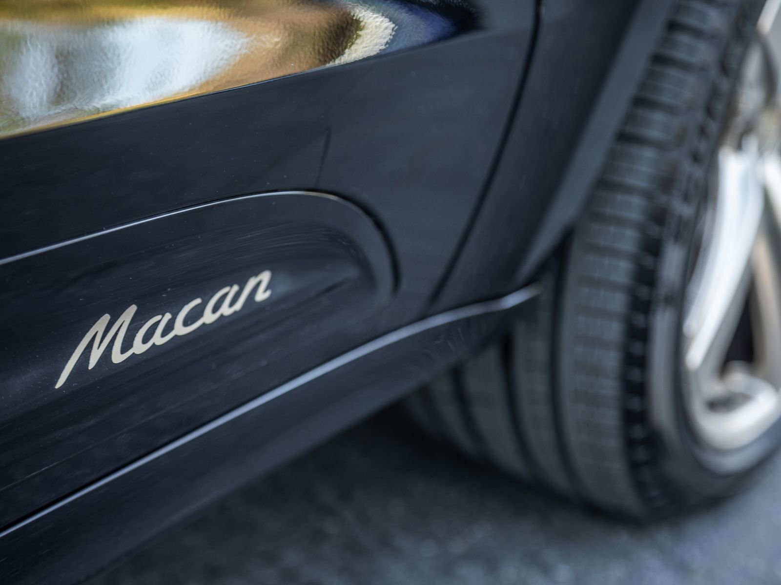 Certified 2022 Porsche Macan image 17