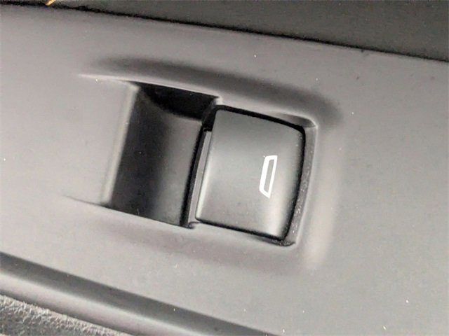 Used 2020 Chevrolet Traverse LT image 35