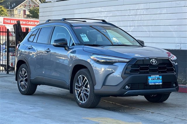 Used 2026 Toyota Corolla Cross XLE image 2