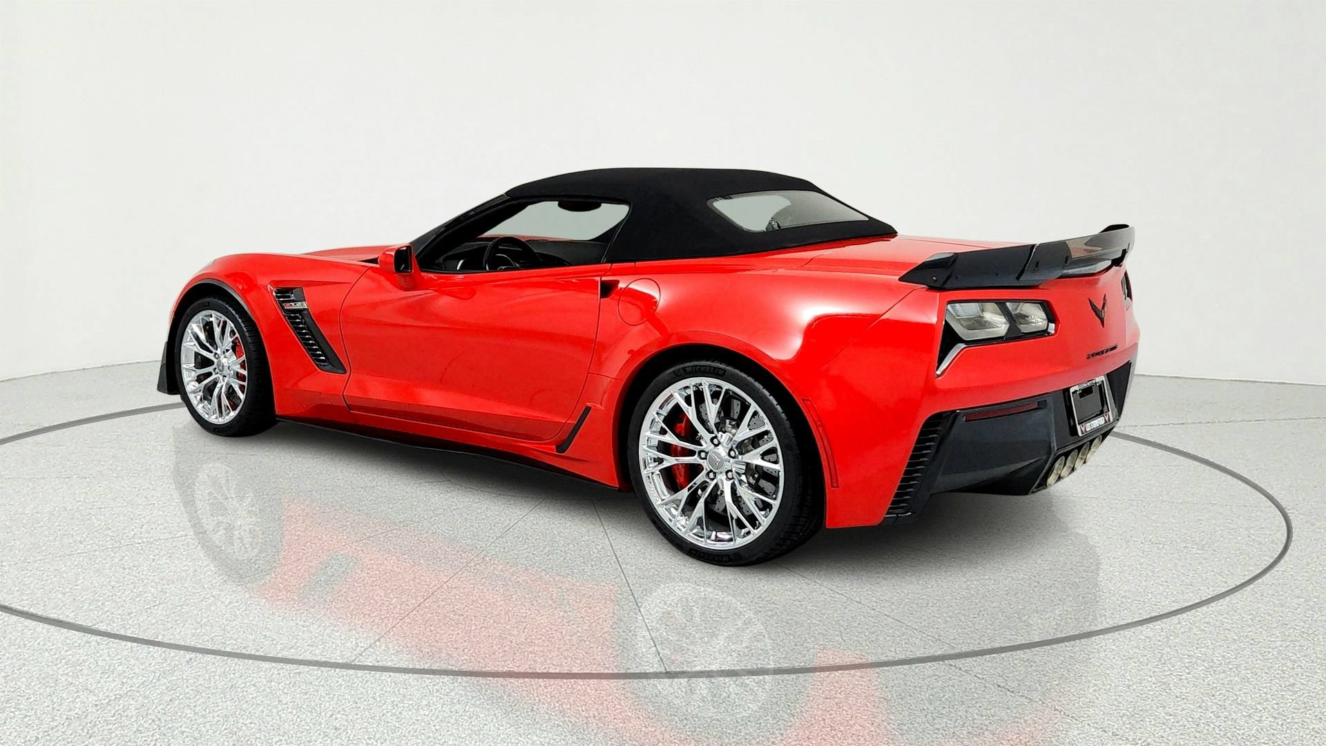 Certified 2016 Chevrolet Corvette Z06 w/ 3LZ Preferred Equipment Group RWD image 3