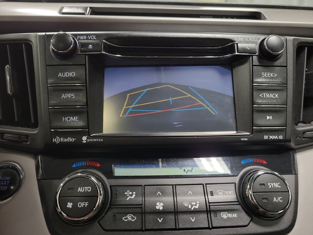 Used 2018 Toyota RAV4 XLE AWD/4WD image 22