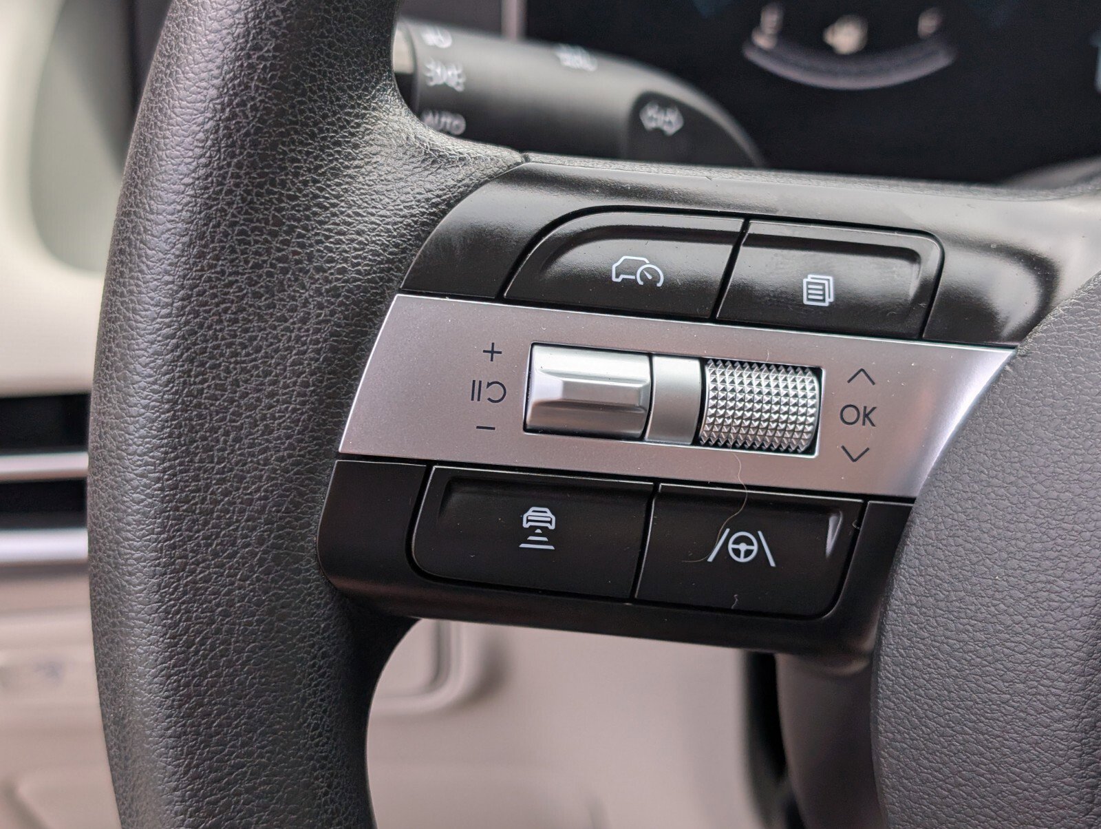 Used 2025 Hyundai Tucson SE image 32