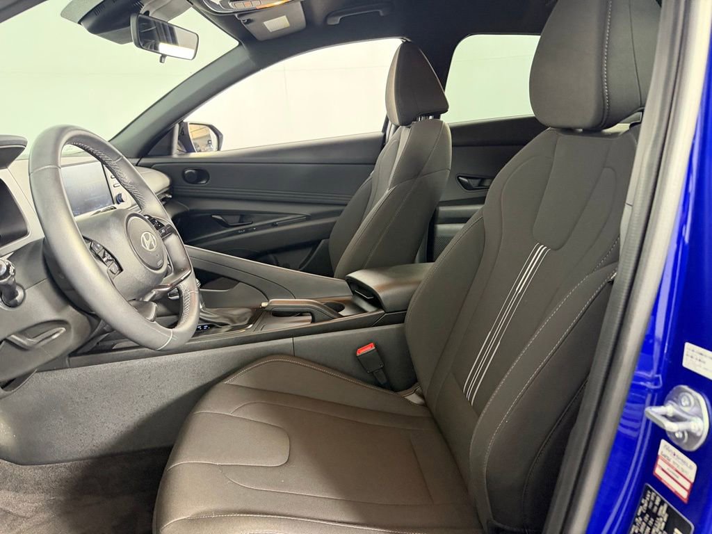 Used 2025 Hyundai Elantra Sport image 21