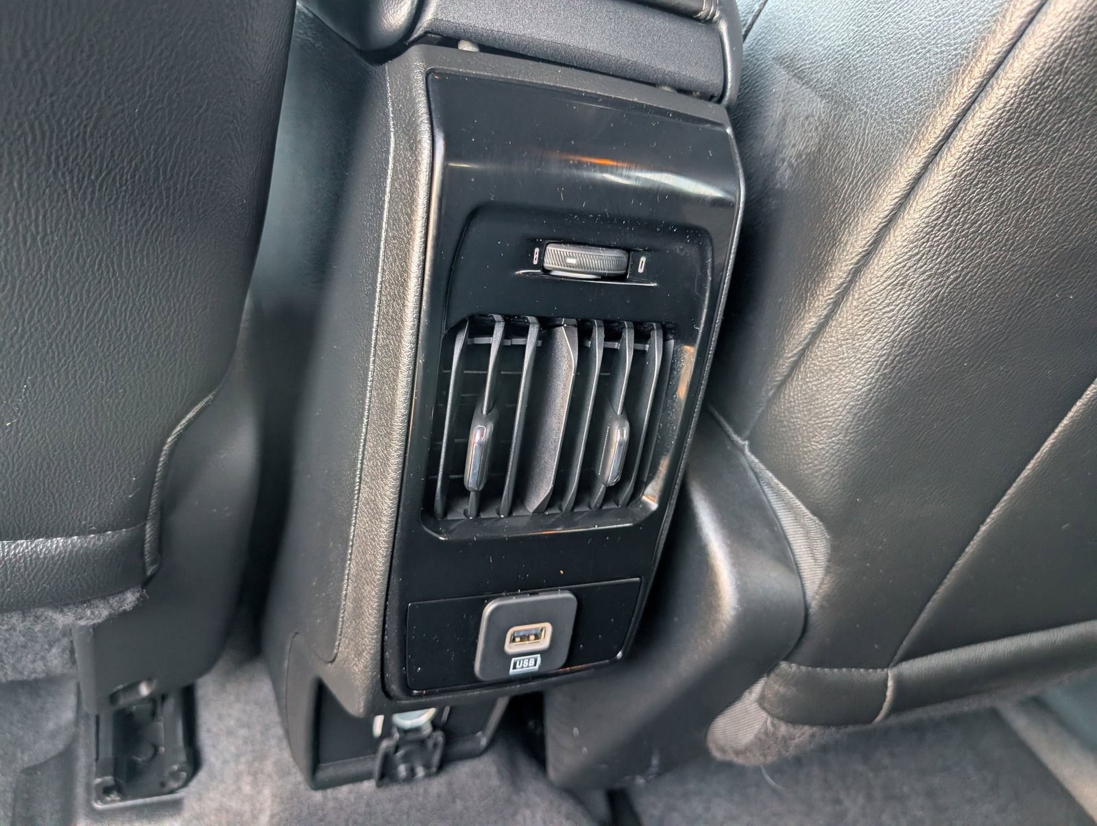 Used 2024 Jeep Compass Latitude image 34