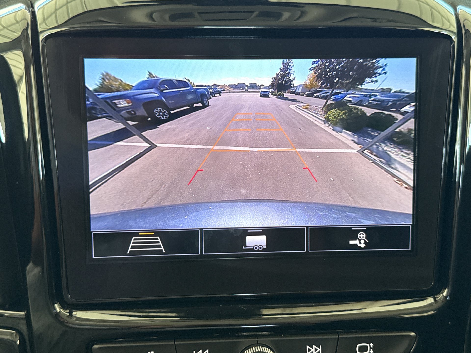Used 2020 Chevrolet Traverse LT w/ Driver Confidence II Package AWD/4WD image 6