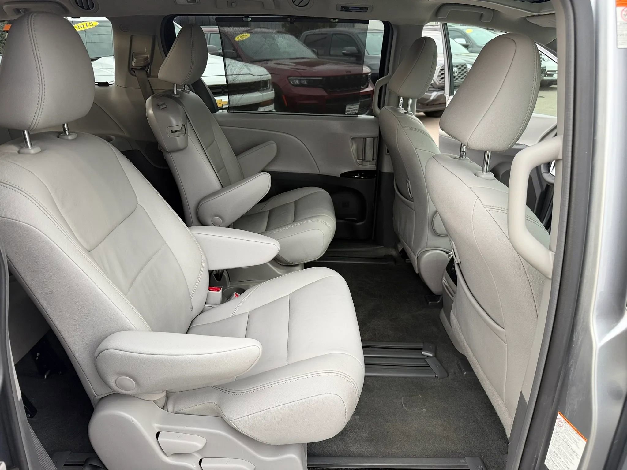 Used 2018 Toyota Sienna XLE w/ XLE Navigation Package FWD image 19