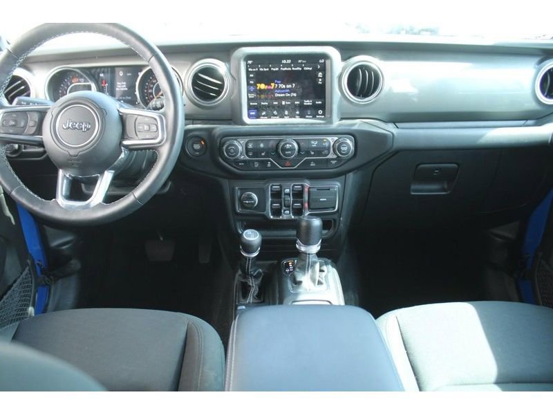 Used 2023 Jeep Wrangler Unlimited Sahara w/ LED Lighting Group AWD/4WD image 14