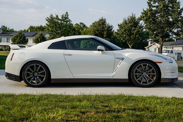 Used 2016 Nissan GT-R Premium AWD/4WD image 9
