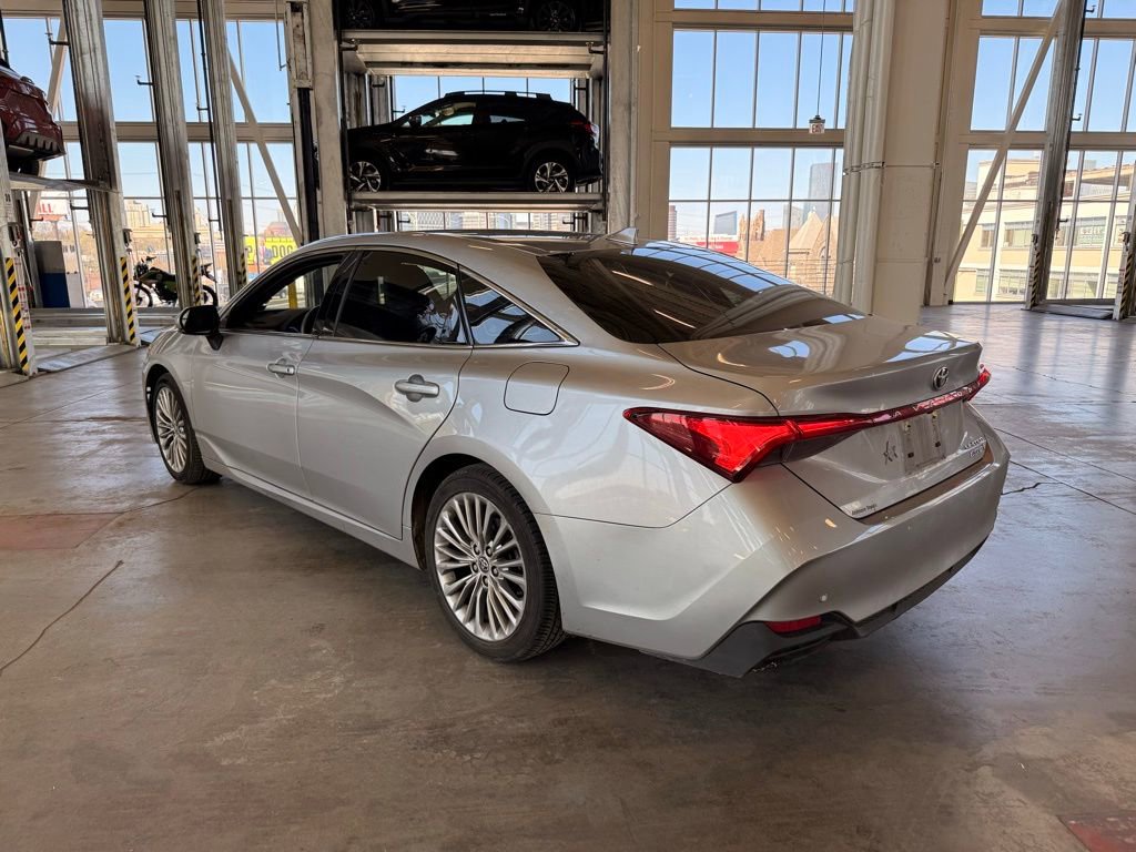 Used 2022 Toyota Avalon Limited w/ Advanced Safety Package image 5