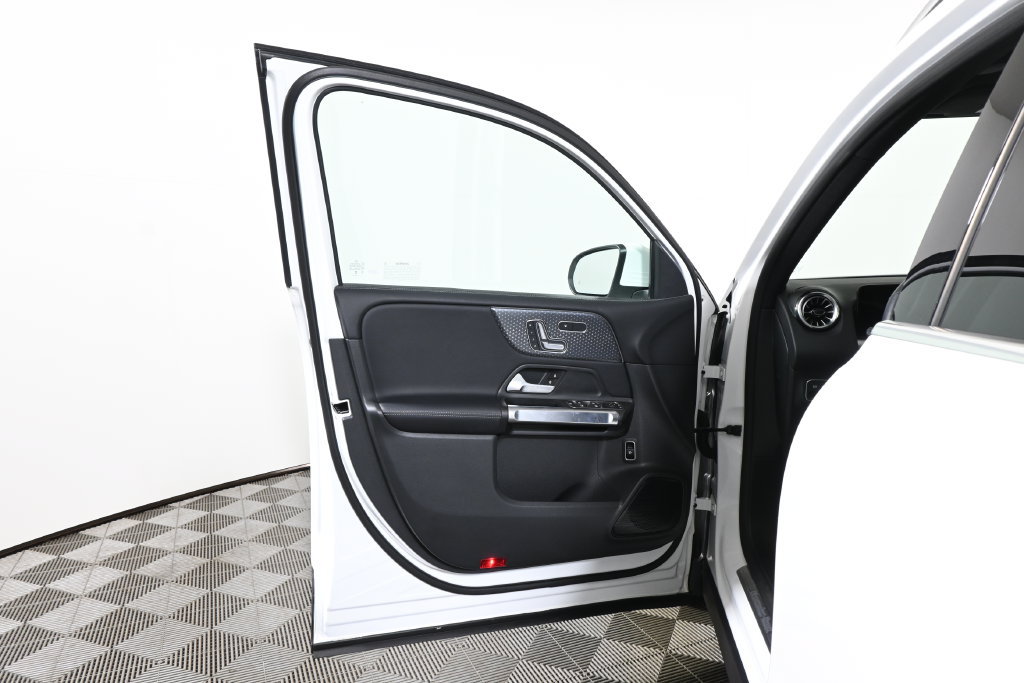 Certified 2026 Mercedes-Benz GLB 250 4MATIC image 29