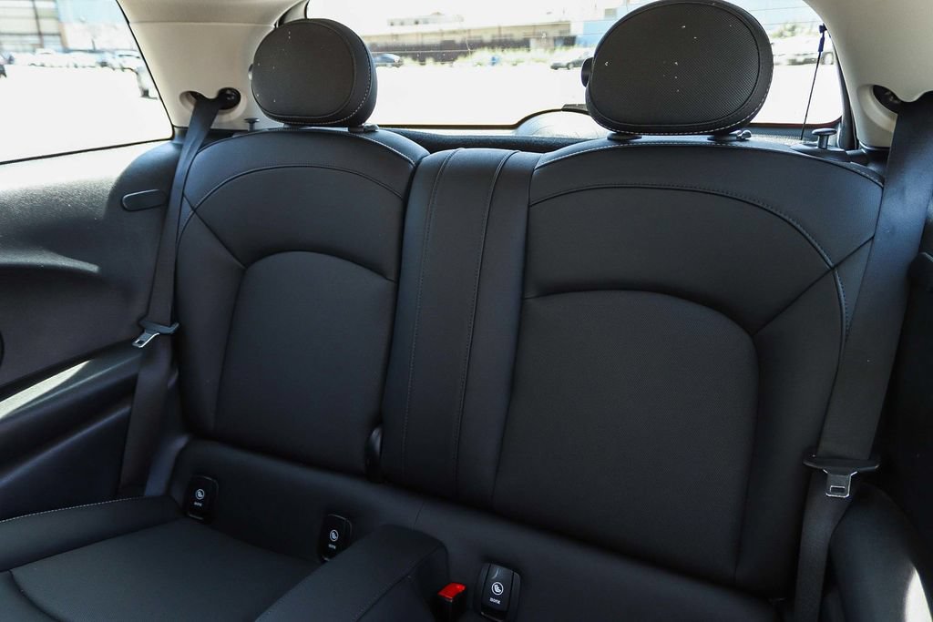 Used 2024 MINI Cooper 2-Door Hardtop FWD image 22