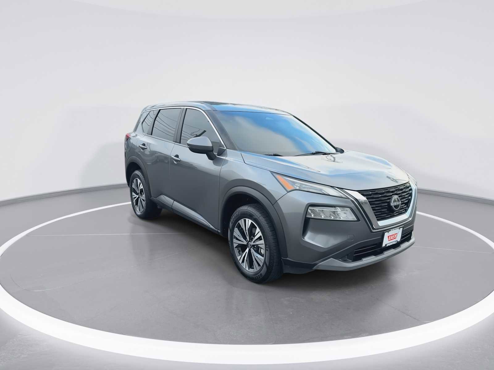 Used 2022 Nissan Rogue SV image 2