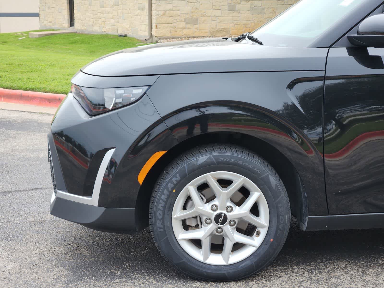 Used 2023 Kia Soul S FWD image 8