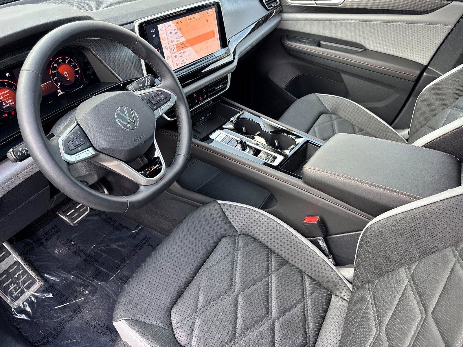 Used 2025 Volkswagen Atlas Peak Edition SE image 9