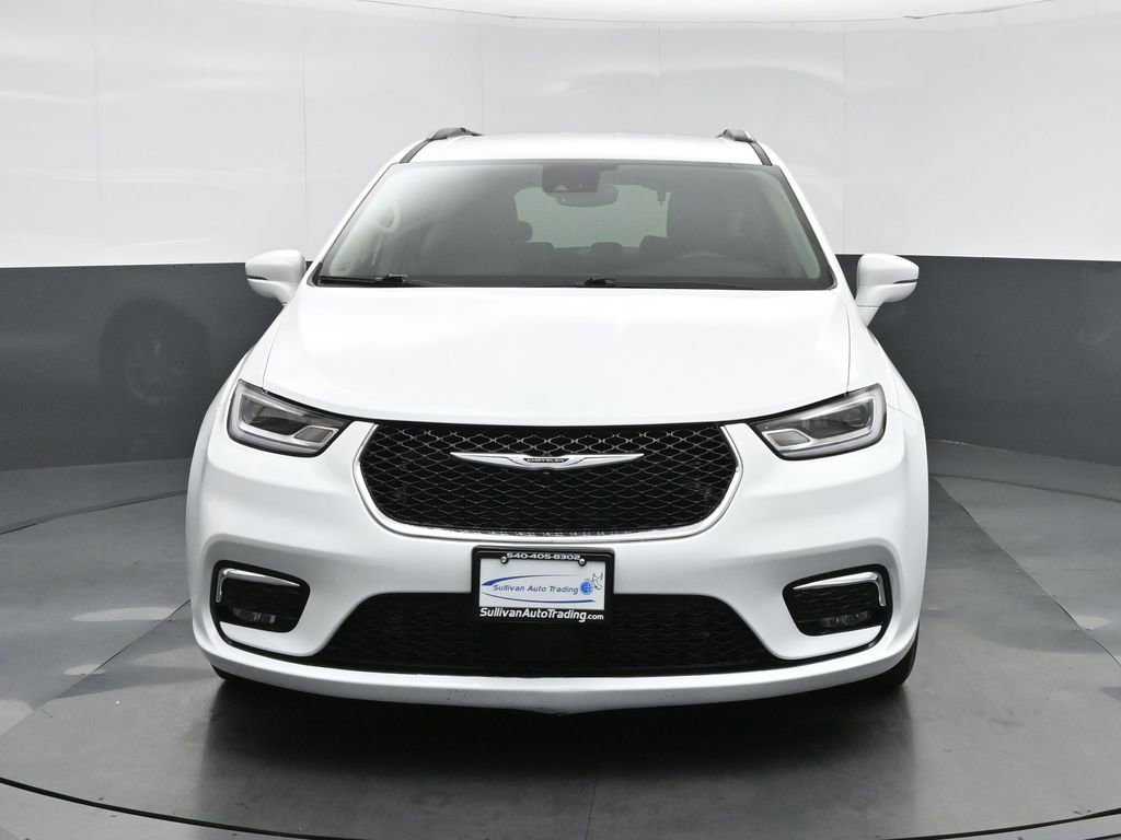 Used 2022 Chrysler Pacifica Touring-L image 2