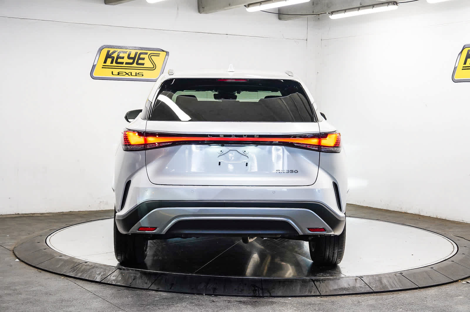 Used 2024 Lexus RX 350 FWD w/ Technology Package image 3