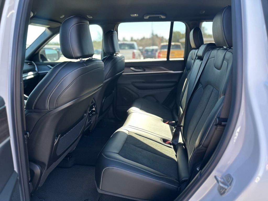 New 2026 Jeep Grand Cherokee Altitude image 31