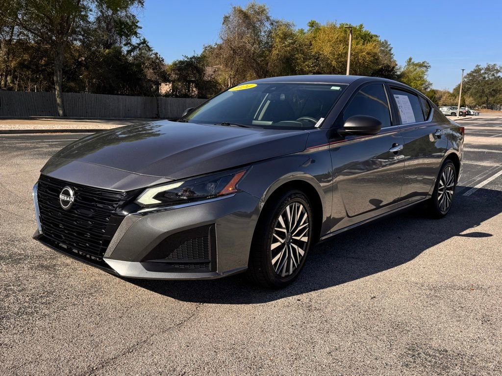 Used 2024 Nissan Altima 2.5 SV image 3