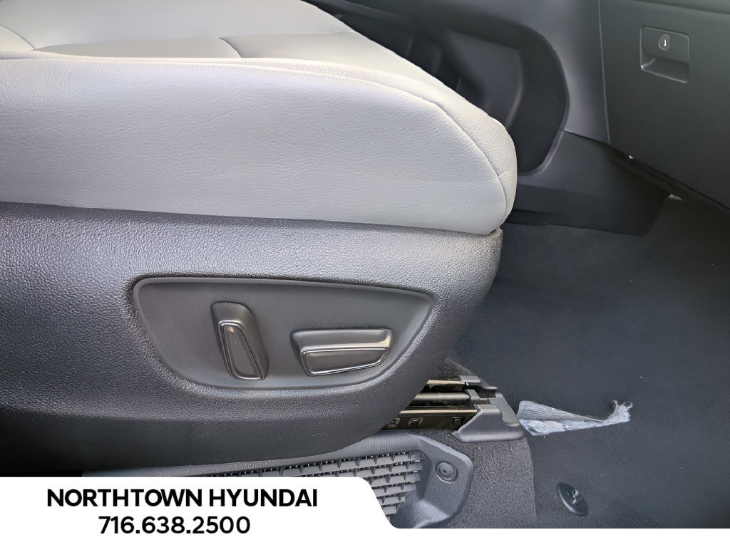 Used 2026 Toyota Sienna XLE FWD image 39