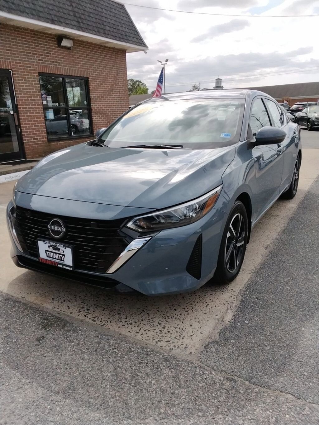 Used 2025 Nissan Sentra SV image 1
