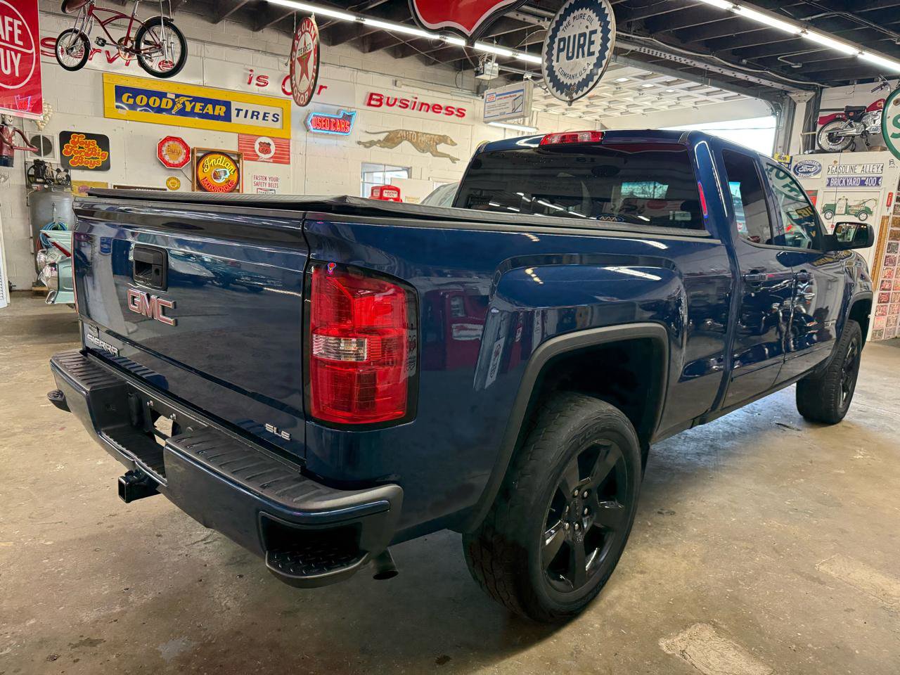 Used 2017 GMC Sierra 1500 SLE w/ SLE Value Package image 9