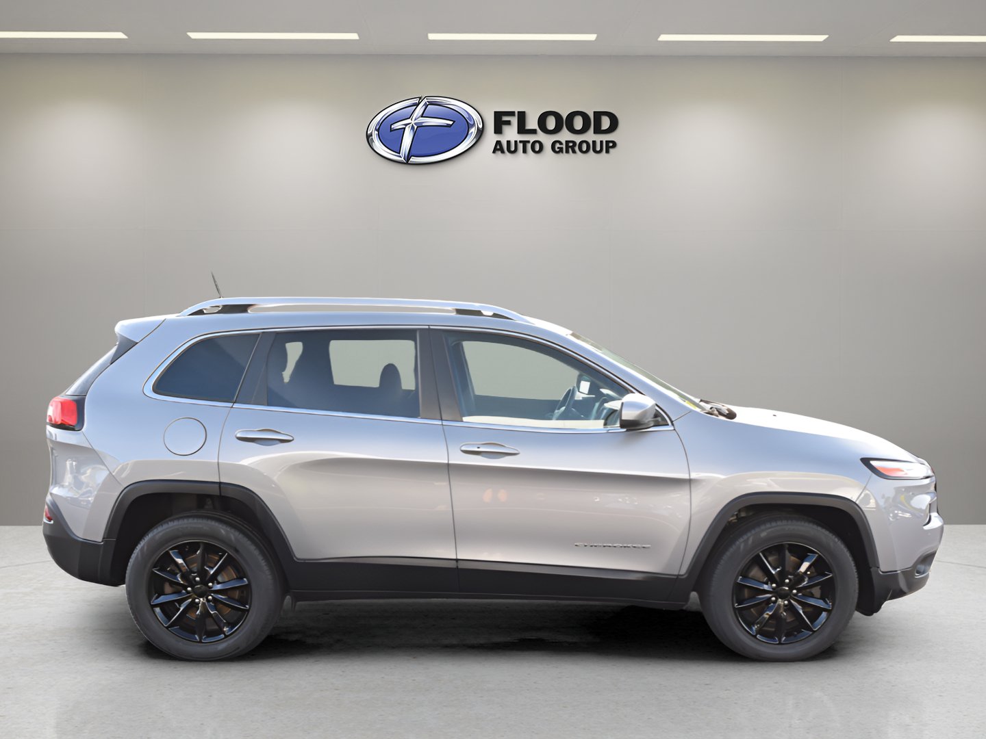 Used 2016 Jeep Cherokee Limited w/ Luxury Group AWD/4WD image 3