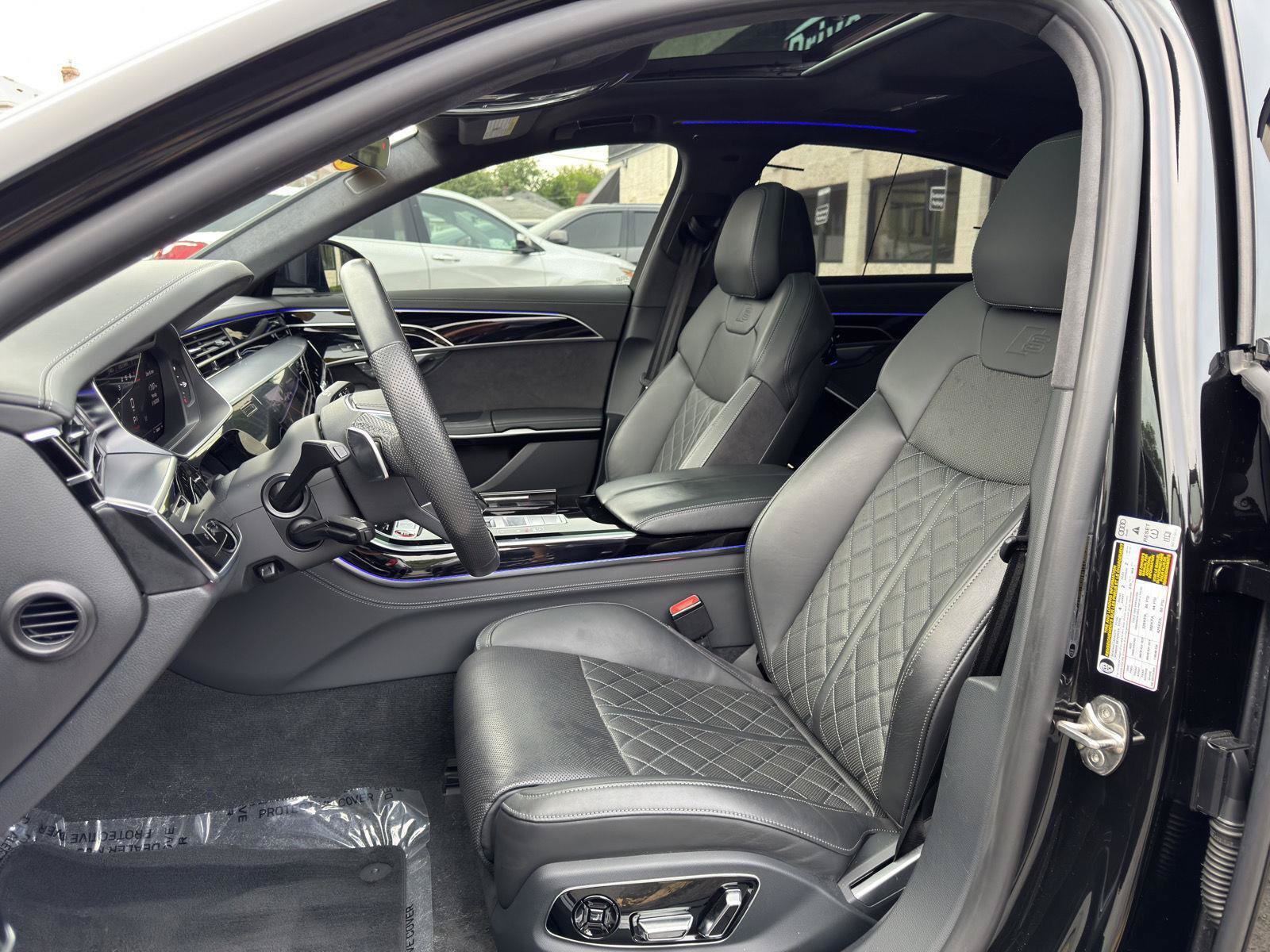 Used 2022 Audi S8 AWD/4WD image 22