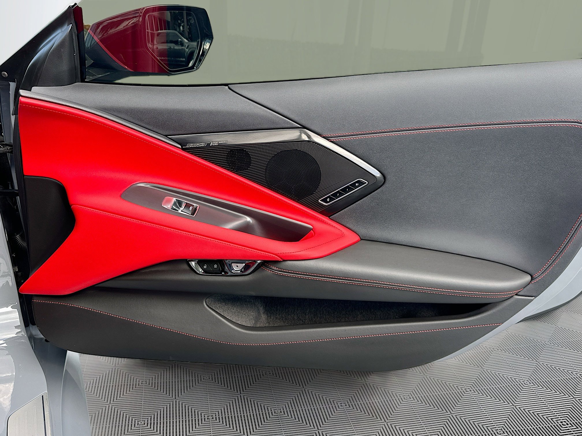 Used 2025 Chevrolet Corvette 2LT w/ Stealth Interior Trim Package image 28