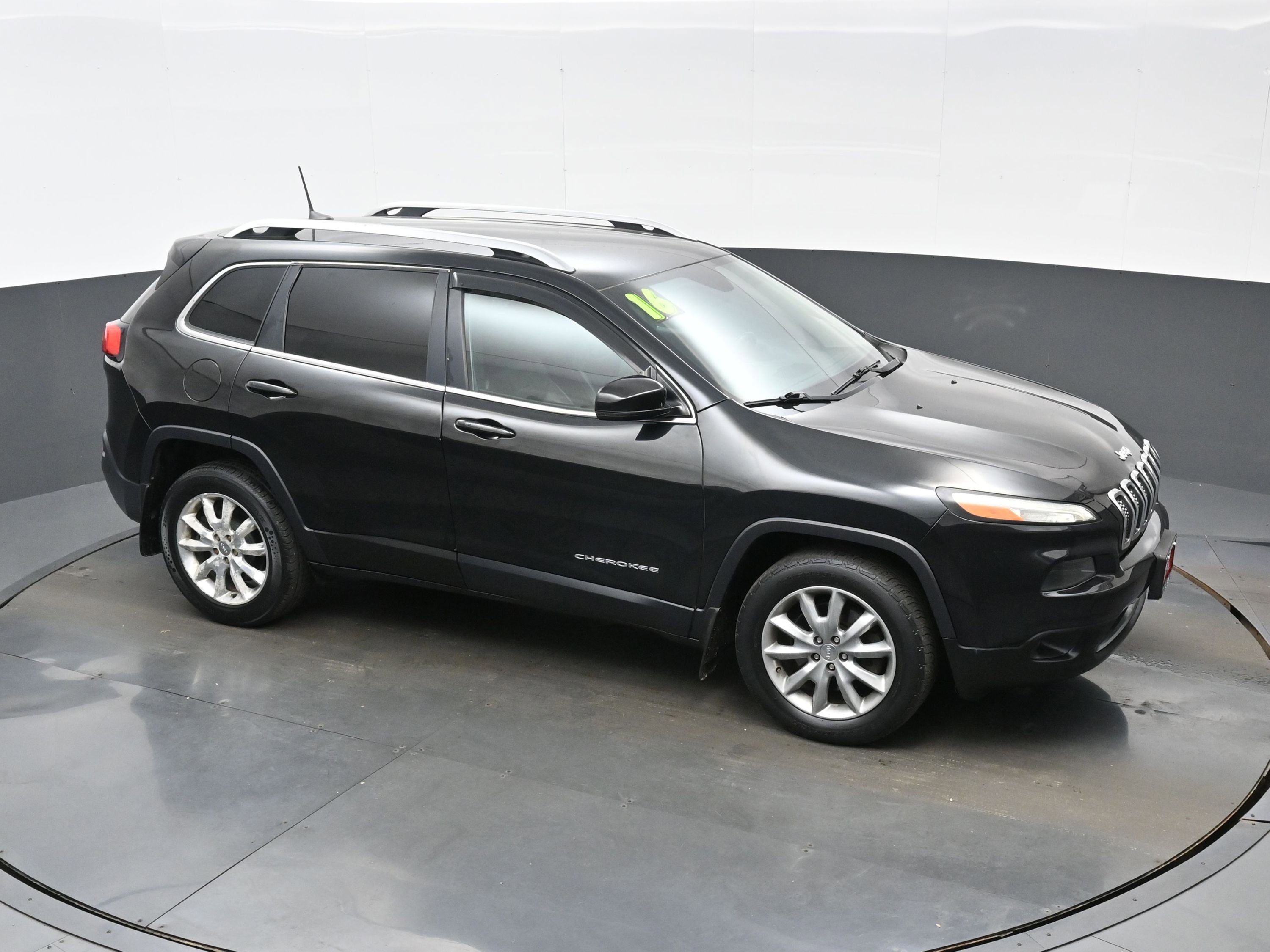 Used 2016 Jeep Cherokee Limited AWD/4WD image 36