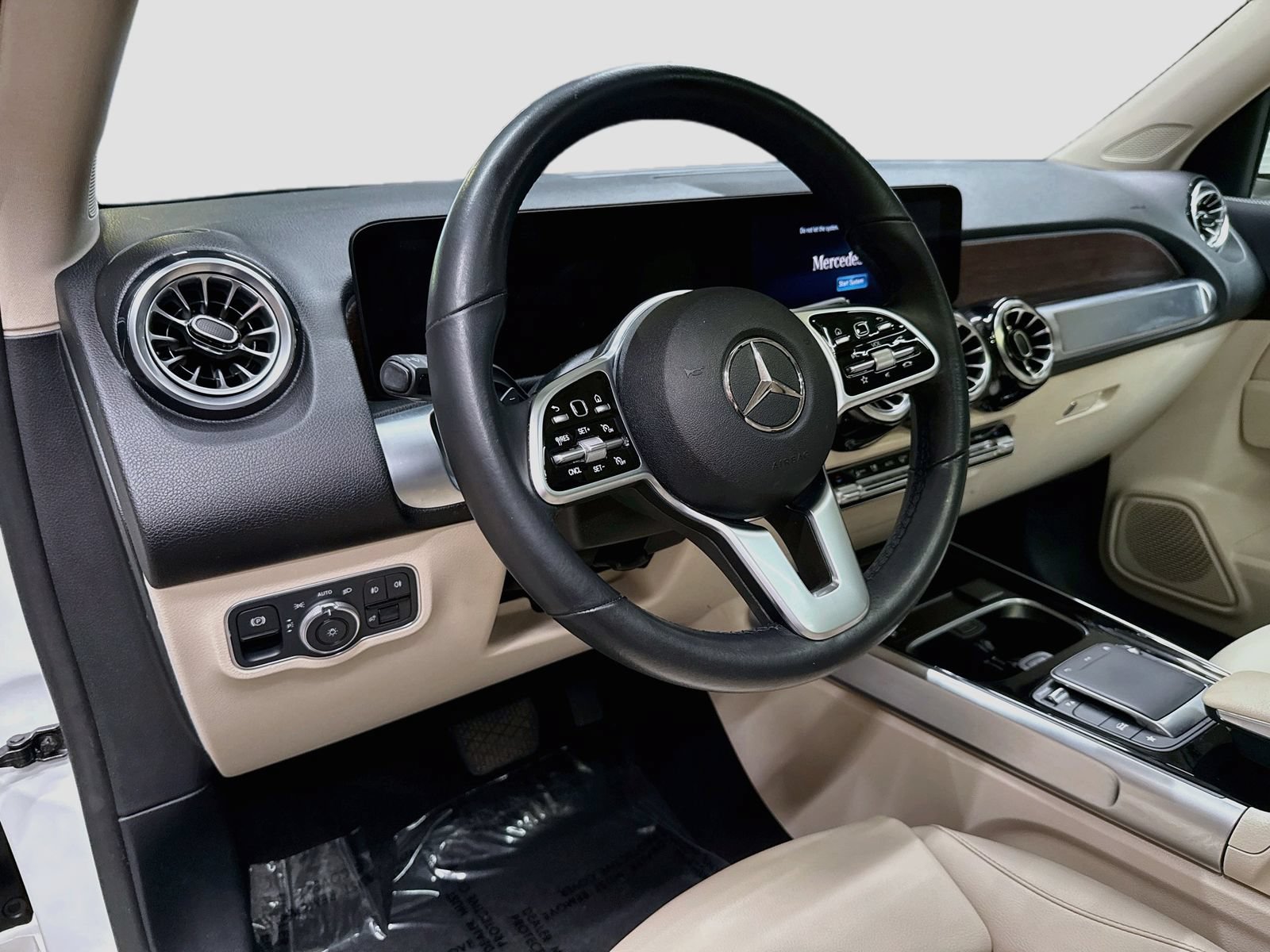 Used 2022 Mercedes-Benz GLB 250 4MATIC image 9