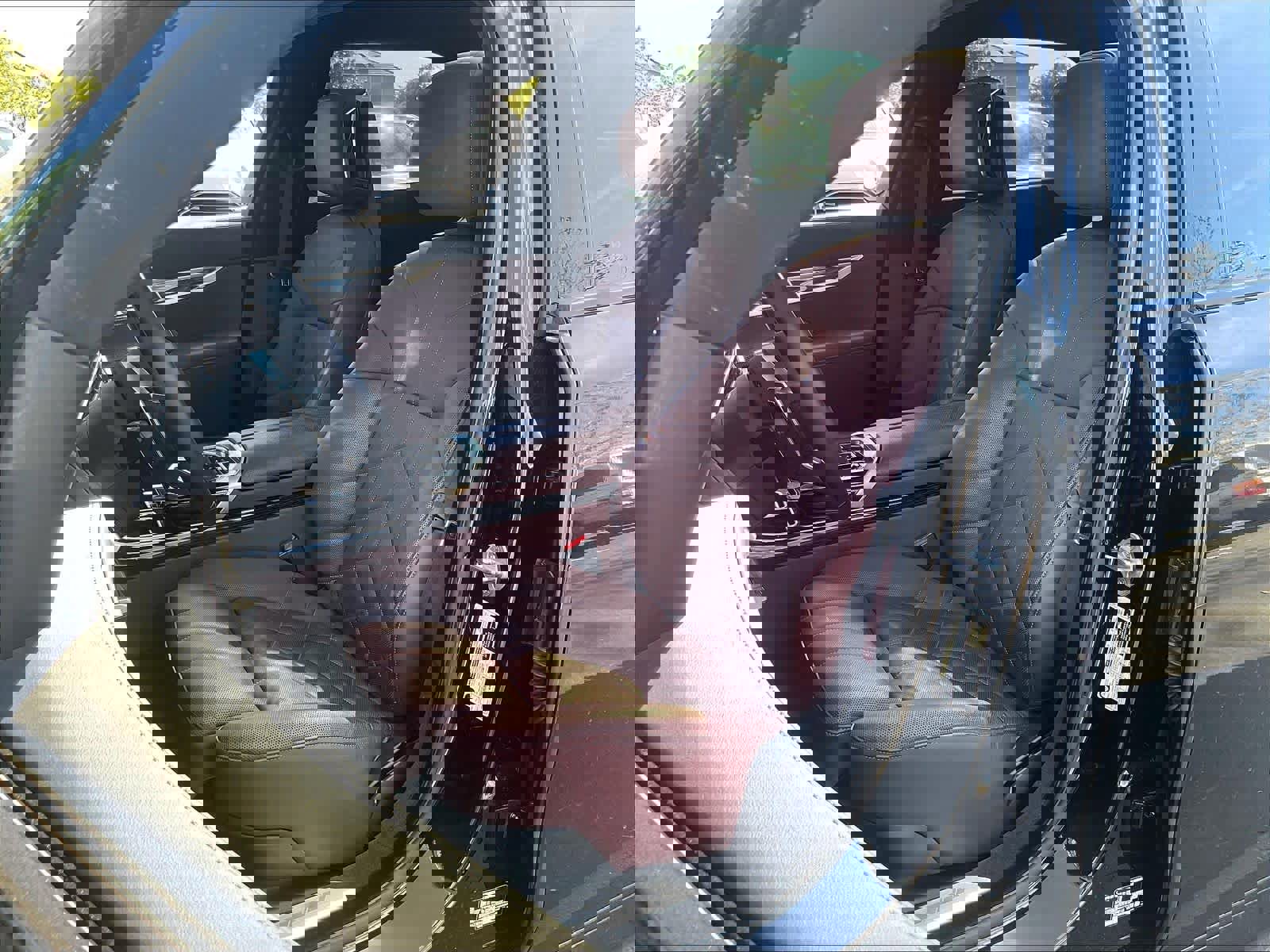 Used 2025 BMW 740i w/ Premium Package image 26